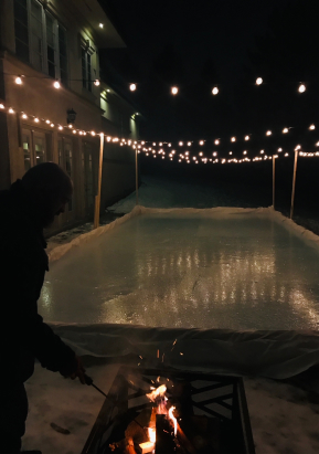 Backyard hockey rinks